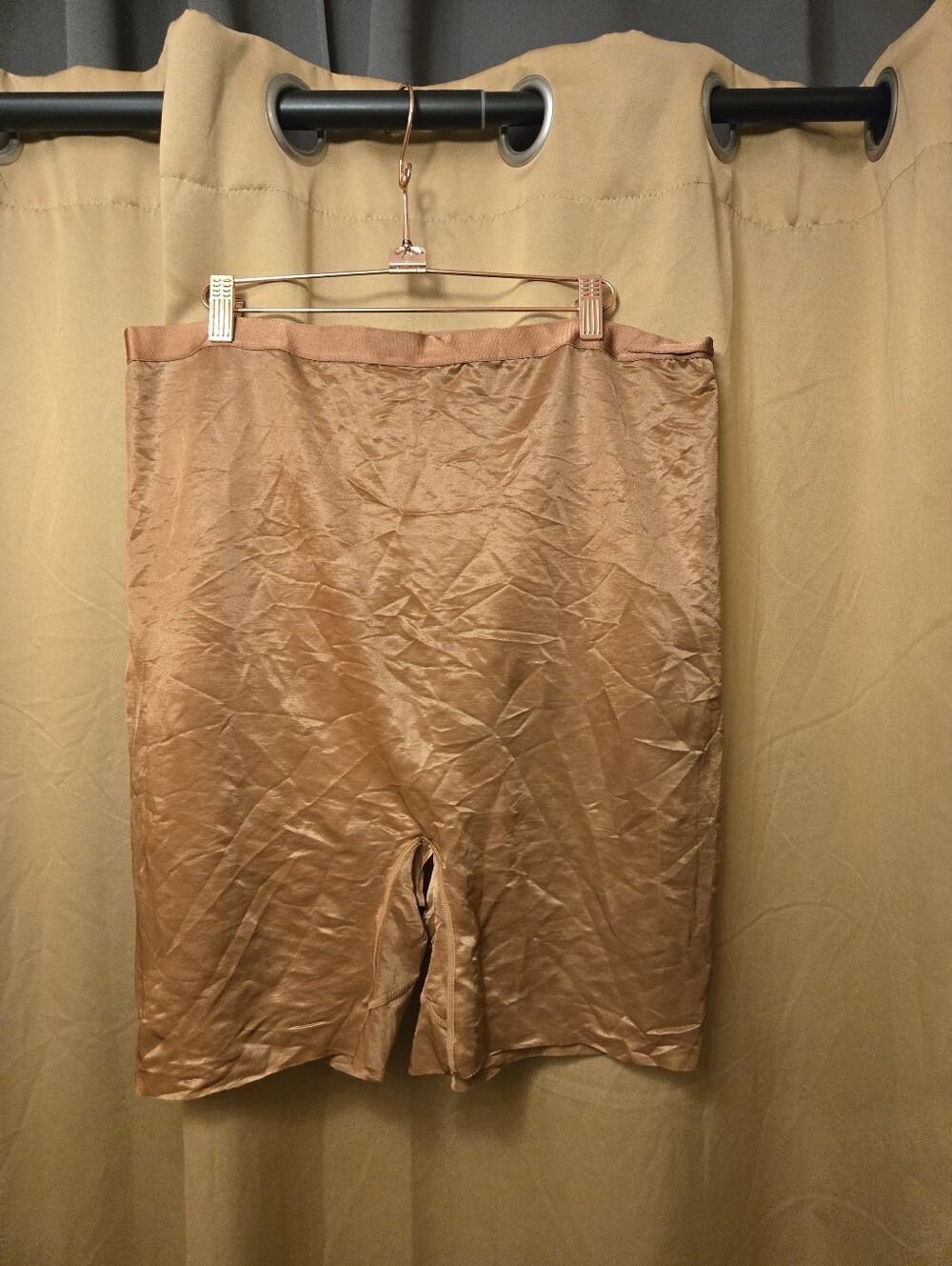 SKIMS 4x Seamless Sculpt Mid Thigh Shorts Metallic Bronze